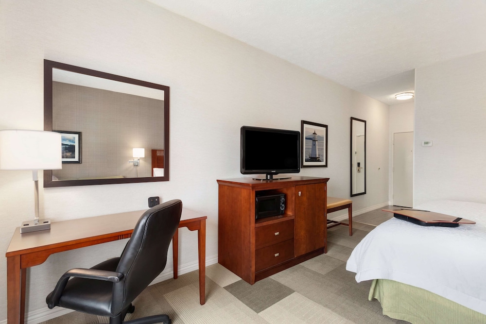 Hampton Inn Colchester - photo 10