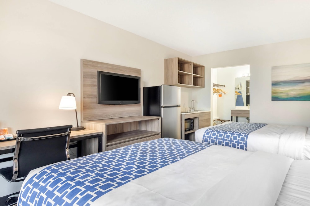Suburban Studios Tysons Corner - photo 15