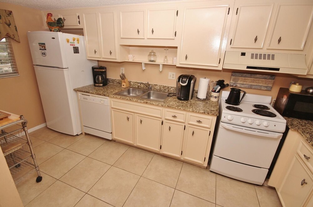 Ponce de Leon Towers 602 Apartment 2 - photo 14