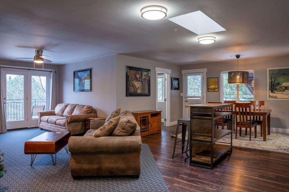 Blue Elk Inn - photo 36