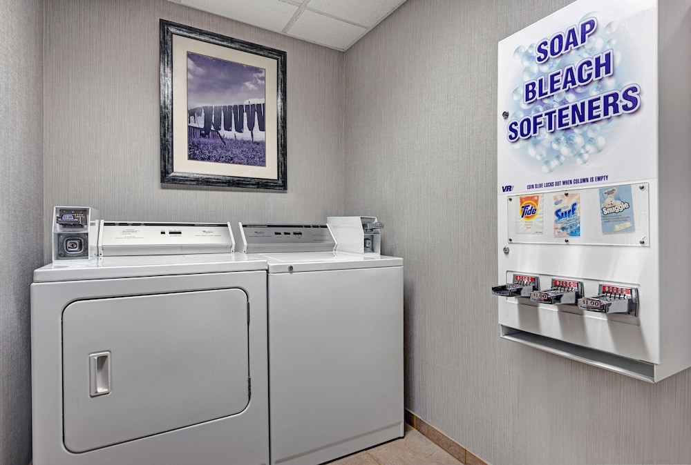 Hampton Inn Farmington - photo 34