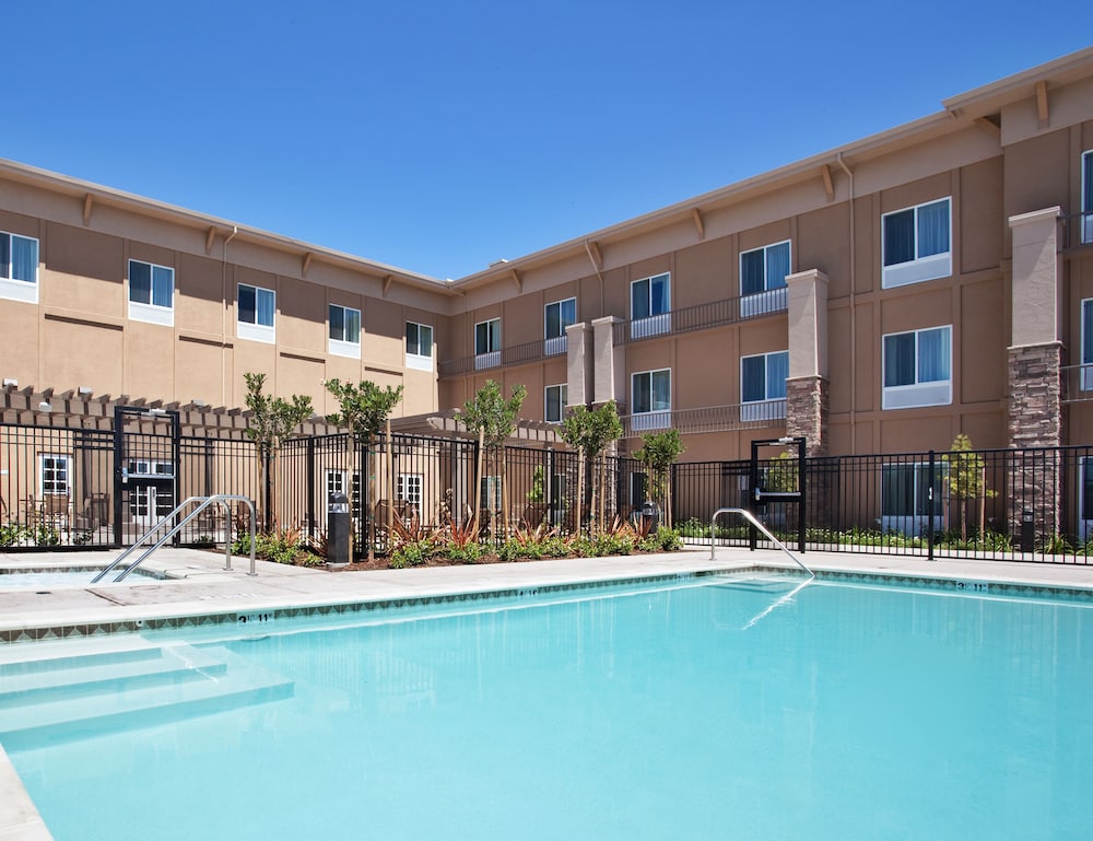 Holiday Inn Express & Suites Napa American Canyon by IHG - photo 8