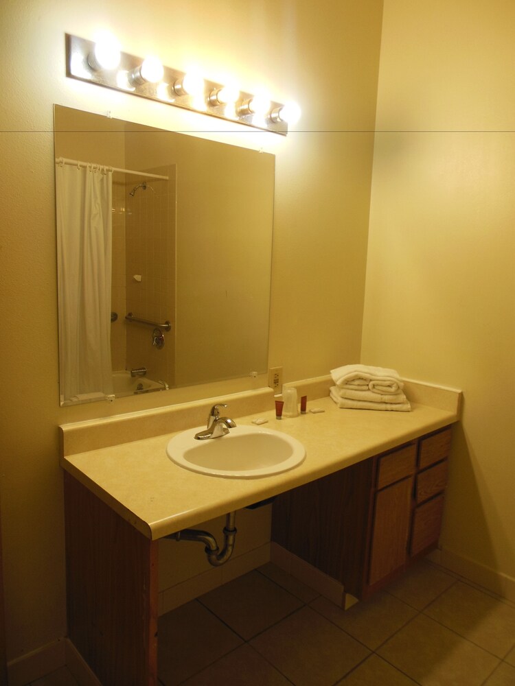 Chelsea Inn Hotel - photo 24
