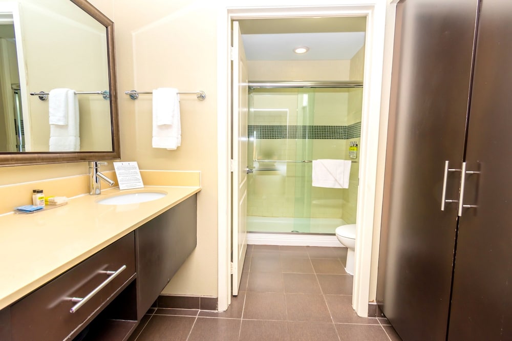 Staybridge Suites Houston IAH Beltway 8 by IHG - photo 23