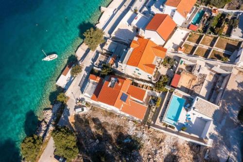 Seaside family friendly house with a swimming pool Sparadici Sibenik 24200 — 4-Star Luxury Hotel in Sibenik, Croatia