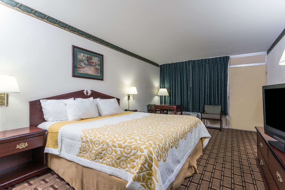 Days Inn by Wyndham Dickson - photo 7