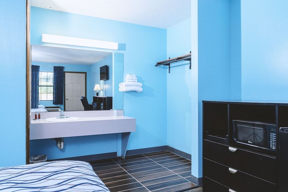 Sky Palace Inn & Suites Wellington - photo 15