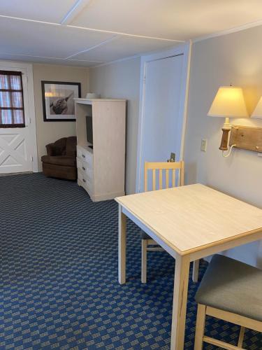 The Admiral Hotel Motel - photo 97