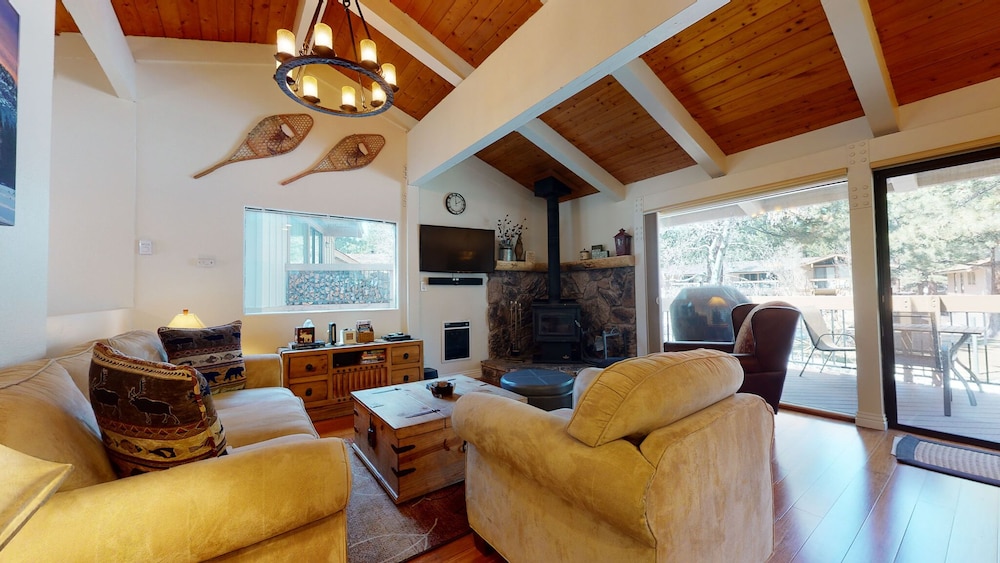 Villa de los Pinos — 4-Star Luxury Hotel in Mammoth Lakes, United States