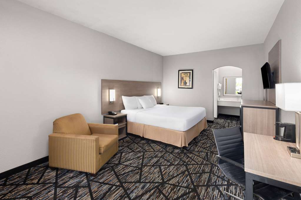 Baymont by Wyndham Mobile Tillmans Corner - photo 10