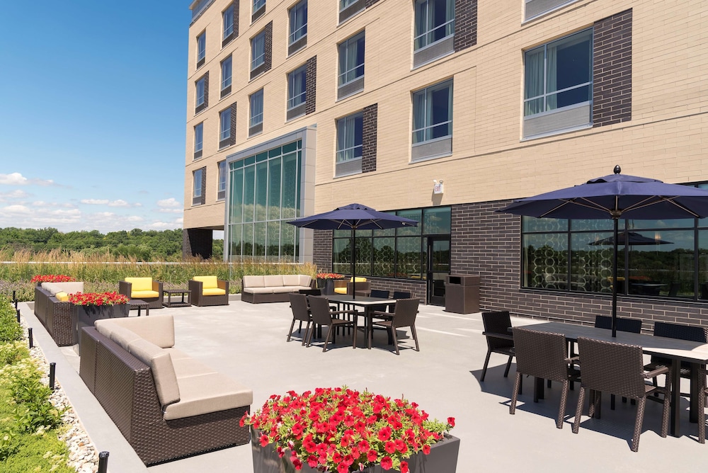 Hampton Inn & Suites Grand Rapids Downtown - photo 70