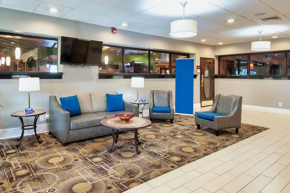 Days Inn & Suites by Wyndham Johnson City - photo 3