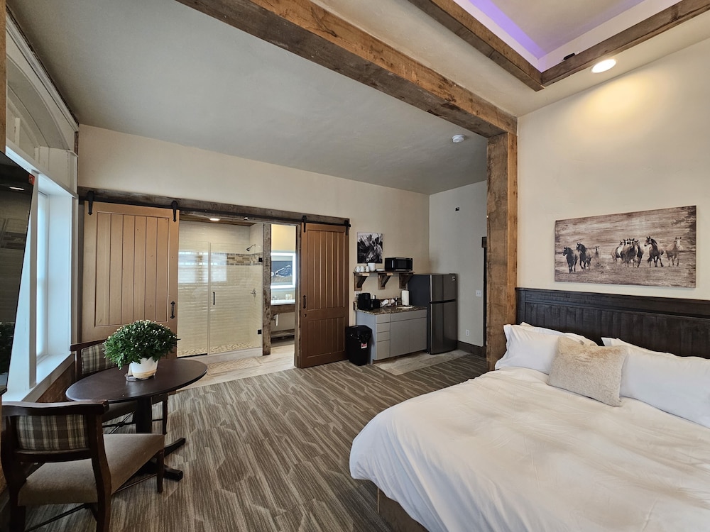 Eaglescape Suites and Event Center - photo 14