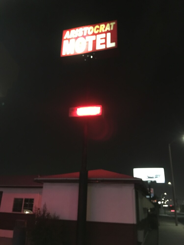 Aristocrat Motel - photo 22