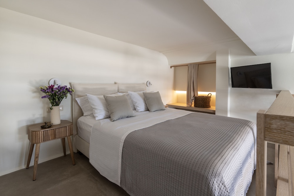Frescoes Luxury Suites — Mesaria — photo 5