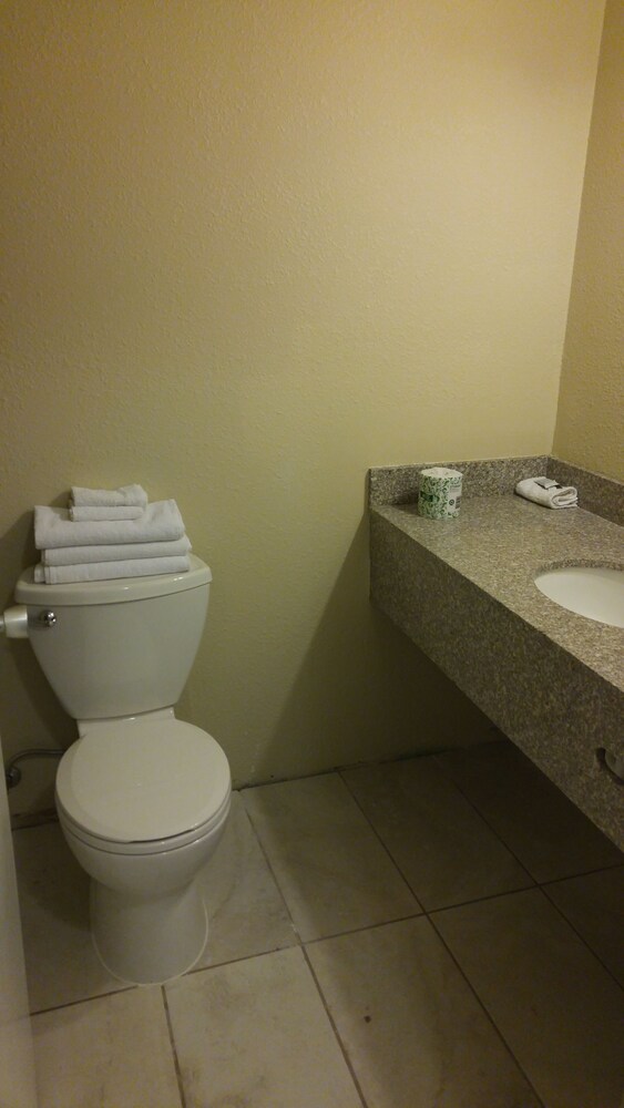 Loyalty Inn Pasco - photo 20