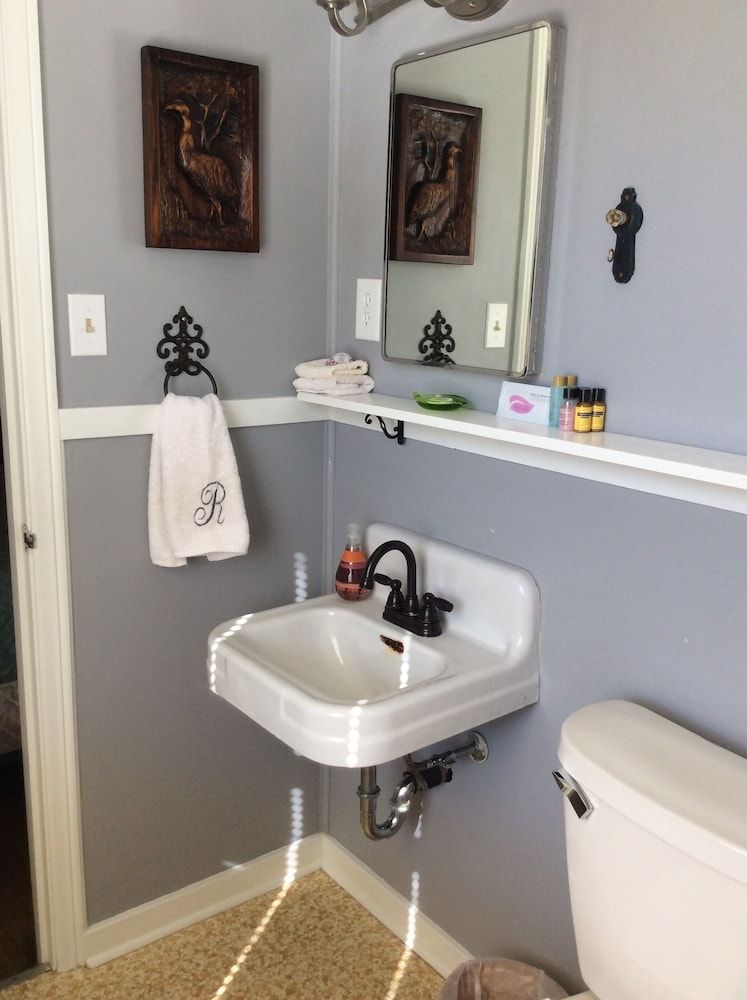 Riverdale Inn - photo 9