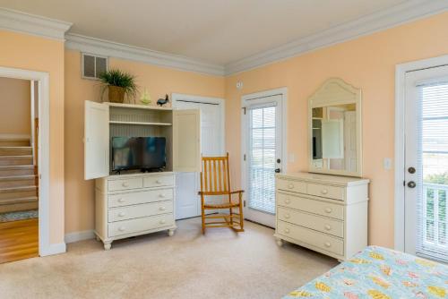 Emerald Breeze by Oak Island Accommodations - photo 33