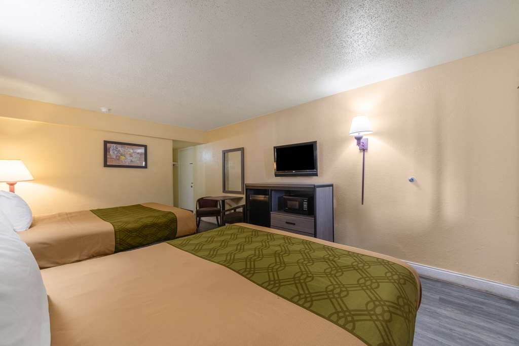 Econo Lodge San Marcos University Area - photo 16