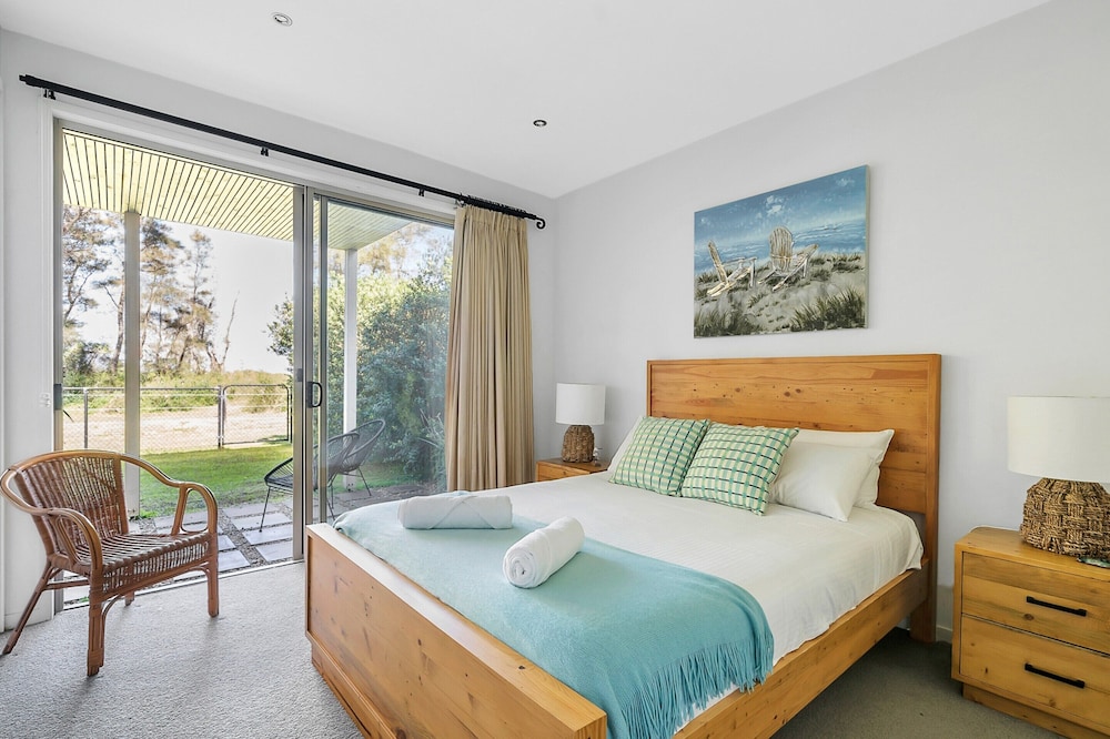 3 Bed Seaside Serenity Escape at Long Beach — Long Beach — photo 3