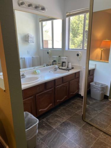 Murphey's Motel LLC - photo 33