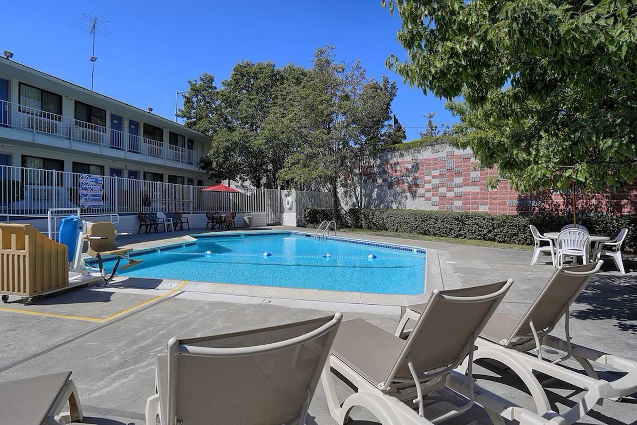 Super 8 by Wyndham Walnut Creek - photo 6