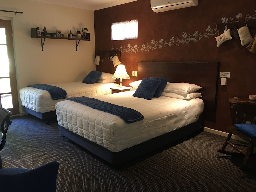 Armadale Cottage Bed & Breakfast — 4-Star Luxury Hotel in Brisbane, Australia