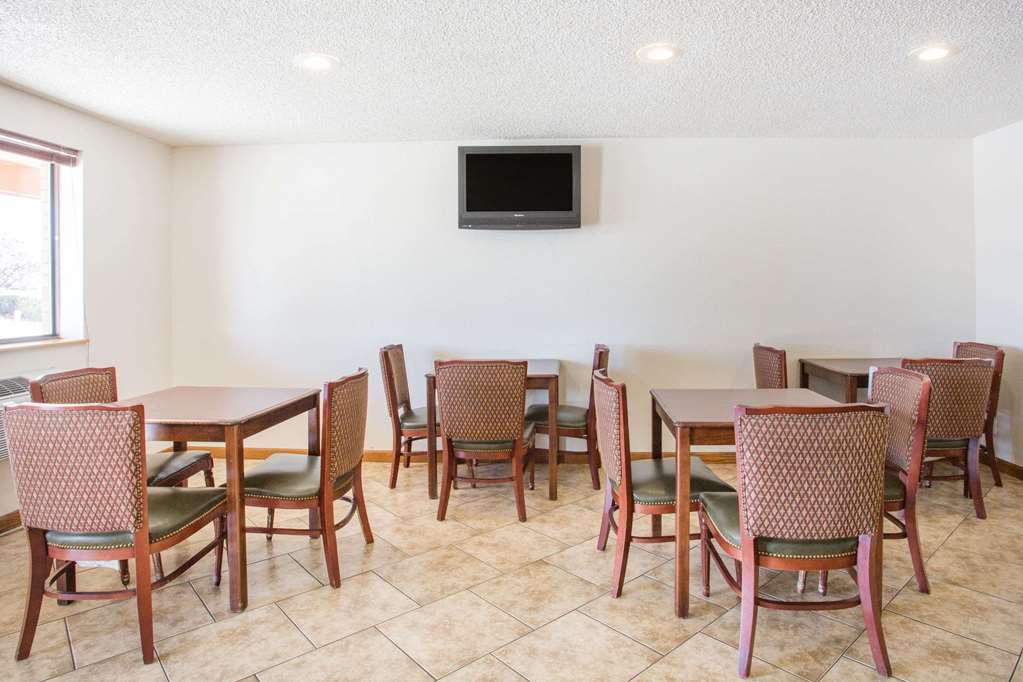 Super 8 by Wyndham Kingman - photo 15
