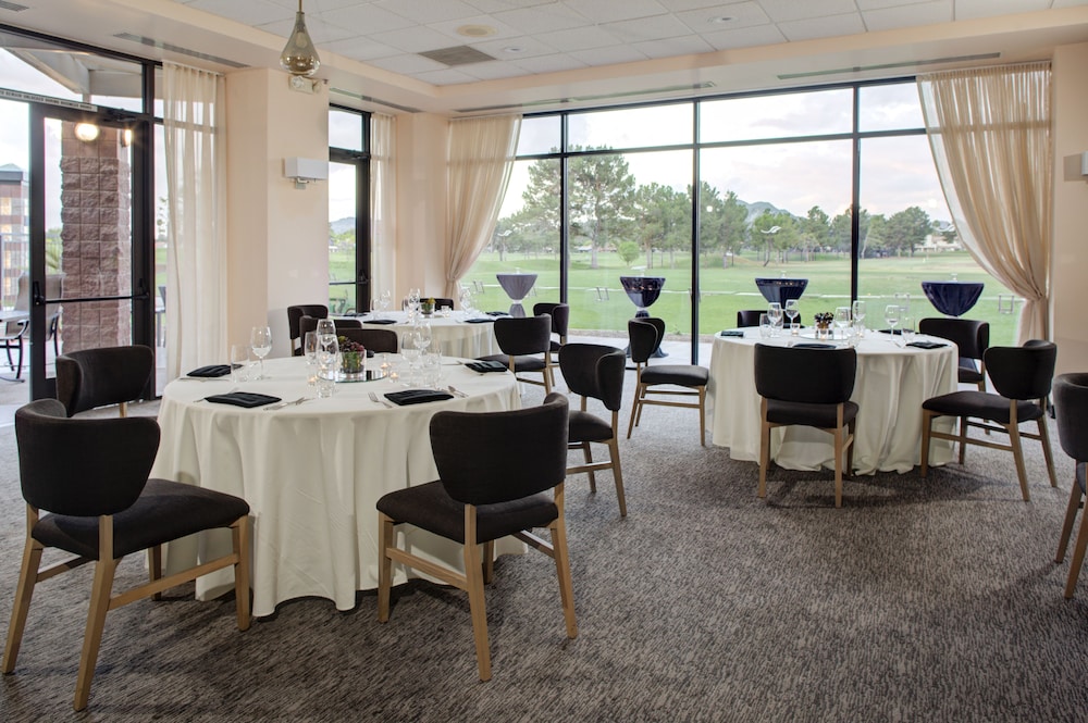 Embassy Suites by Hilton Phoenix Scottsdale - photo 46