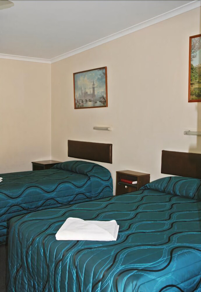 Bourbong Street Motel — Bundaberg — photo 2
