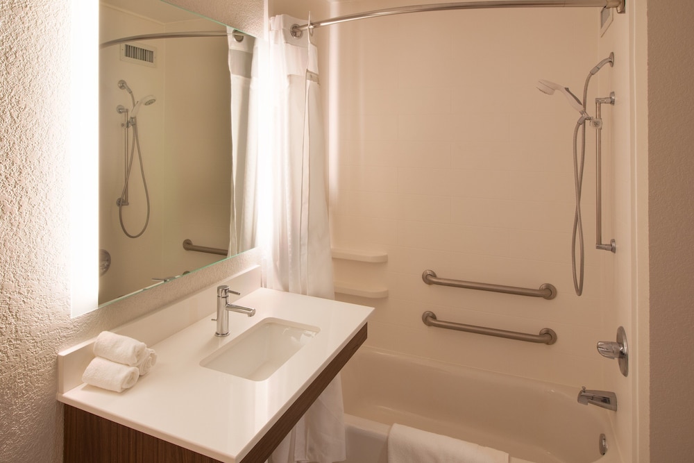 Holiday Inn Express & Suites Worthington by IHG - photo 20