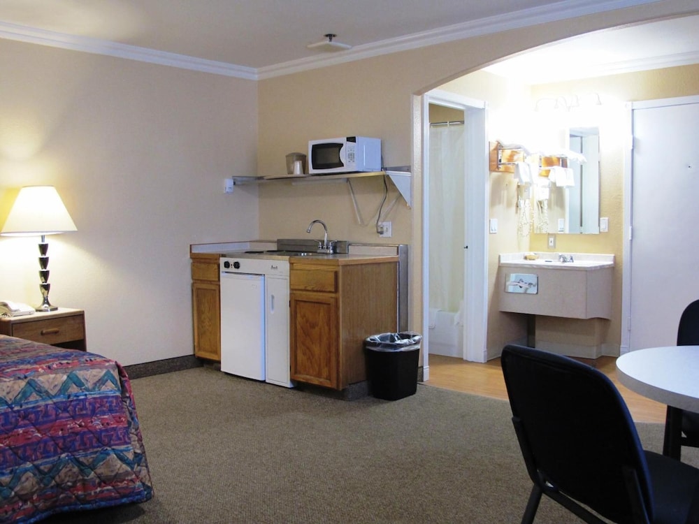 Merrill Field Inn - photo 25