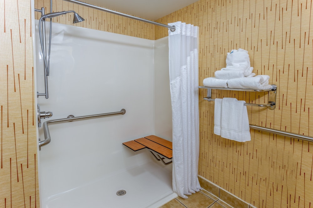 Holiday Inn Express Hotel & Suites Bowling Green by IHG - photo 22