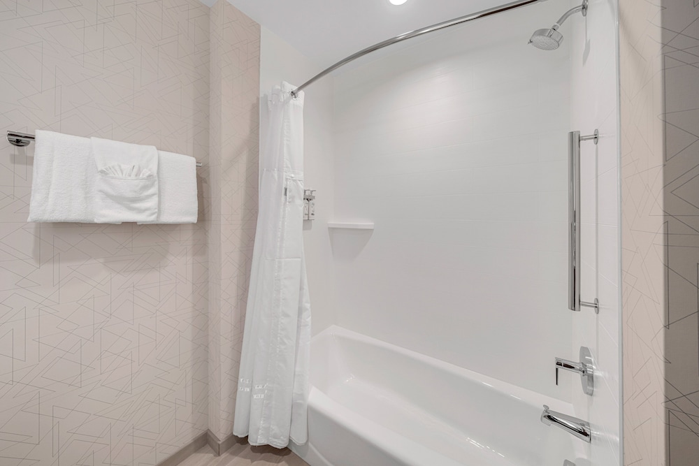 Holiday Inn Express & Suites Fort Walton Beach Eglin Area by IHG - photo 48