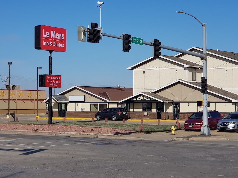 Le Mars Inn & Suites - photo 46