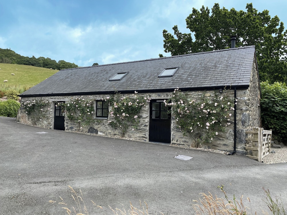 The Shippon - carbon neutral hotel in Llanrwst