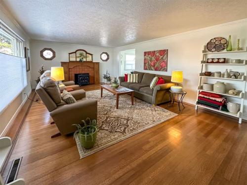 Pa The Lincoln Lounge in Port Angeles, United States