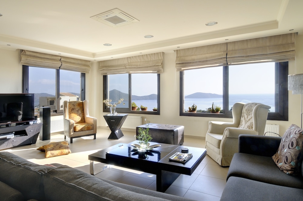Villa Panorama — 4-Star Luxury Hotel in Agios Nikolaos, Greece