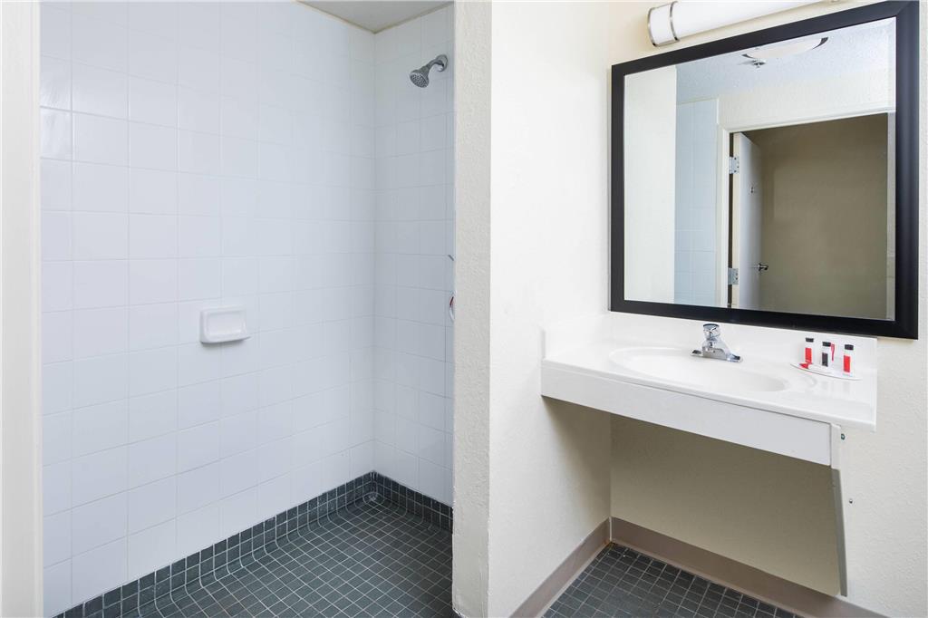 Days Inn by Wyndham Macon I 75 North - photo 6
