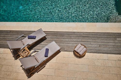 Luxury Apartment with Pool — 4-Star Luxury Hotel in Pallini, Greece