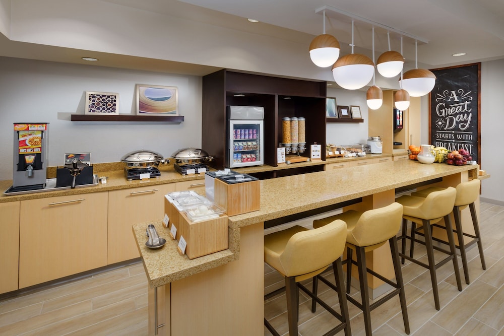 TownePlace Suites by Marriott Manchester - photo 32