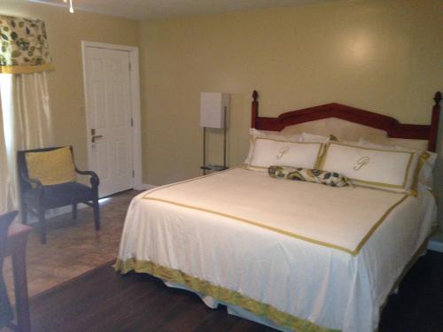 Pleasure Point Inn & Suites - photo 24