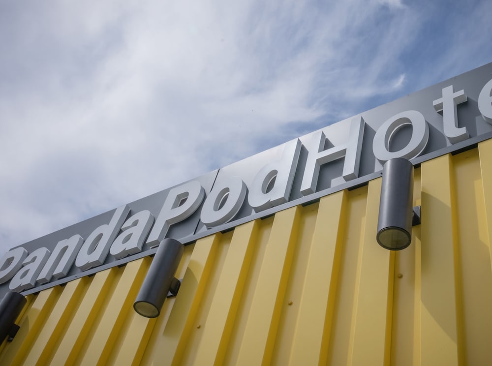 Panda Pod Hotel - carbon neutral hotel in Richmond