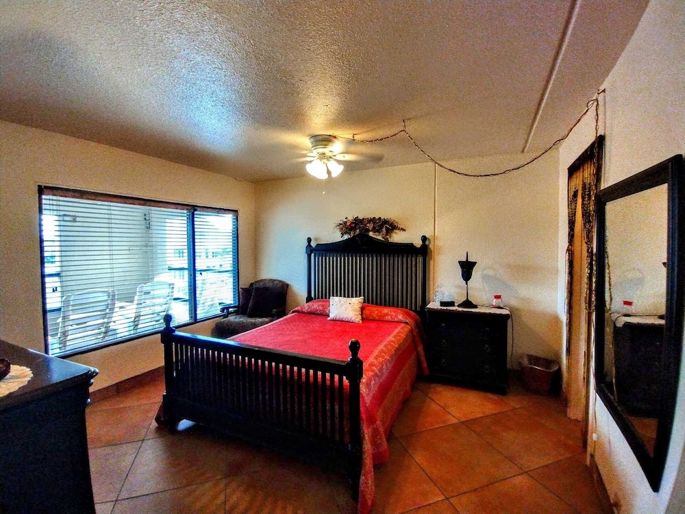 Landfall Towers 34 Minium 1 Bedroom Condo by RedAwning - photo 4