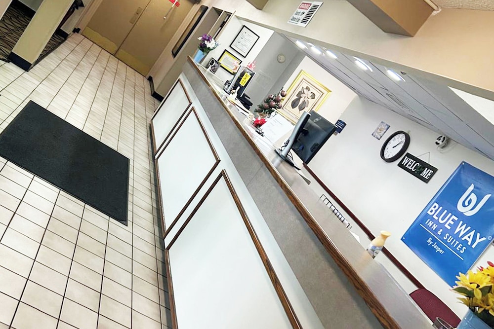 Blue Way Inn & Suites La Crosse - photo 3