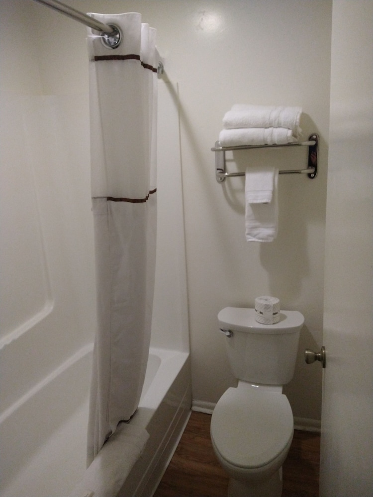 Travelodge by Wyndham Salina - photo 19