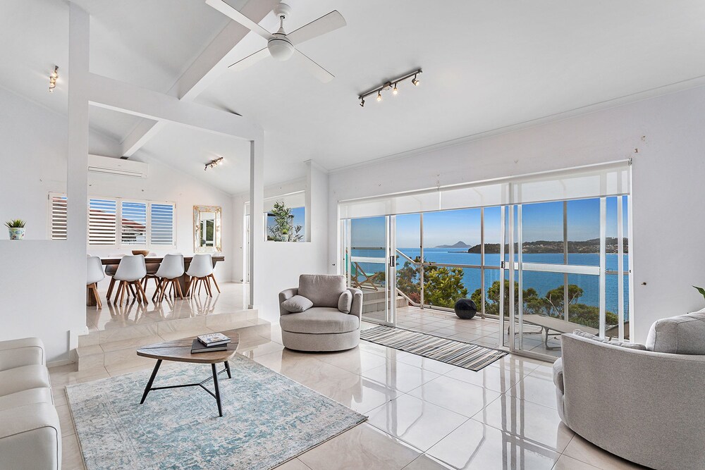 Randall Drive No 64 — 4-Star Luxury Hotel in Salamander Bay, Australia