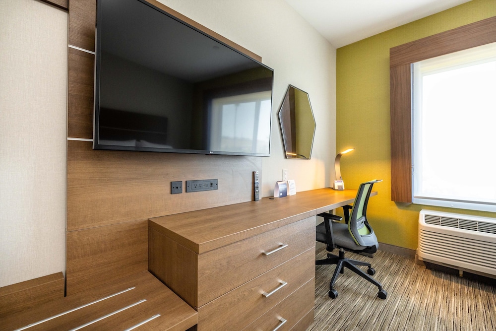Holiday Inn Express & Suites San Jose Silicon Valley - photo 35