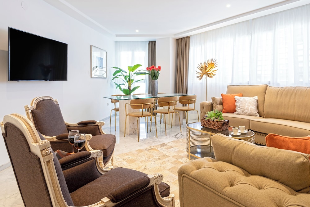 Genteel Home Isabel Católica I — 4-Star Luxury Hotel in Granada, Spain