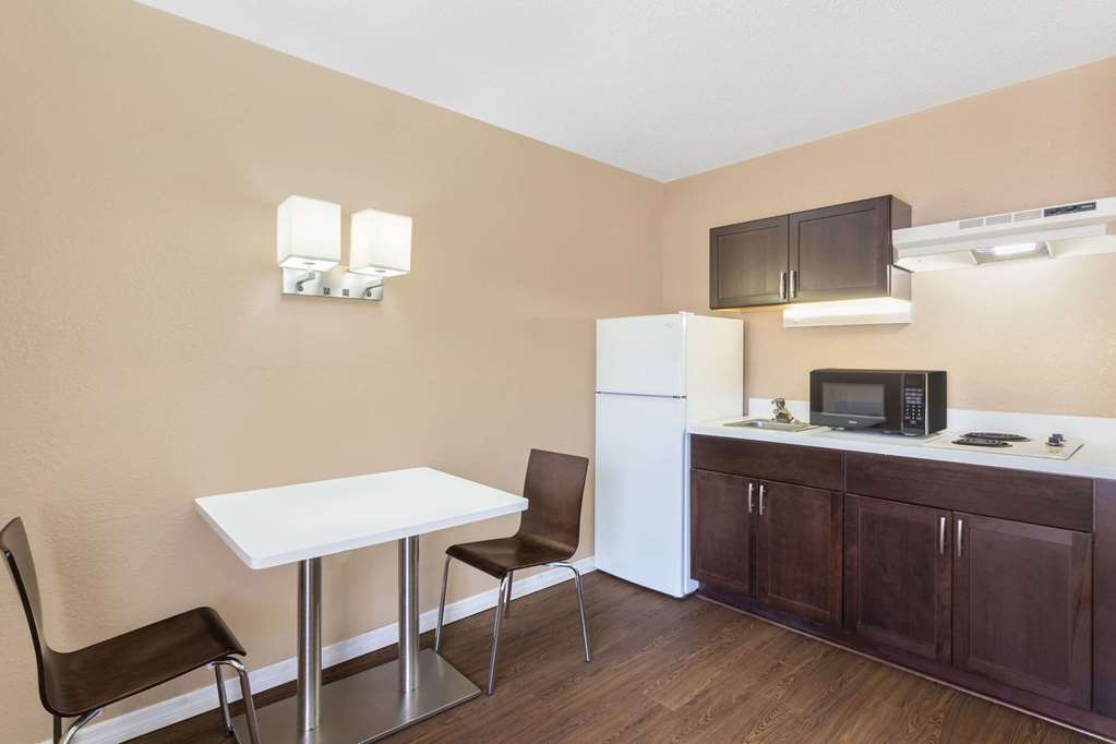 Super 8 by Wyndham Ellenton Bradenton Area - photo 12